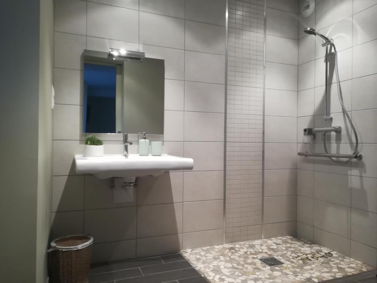 Chambre D'Hotes Les Rives De La Tronne Mer Exteriör bild