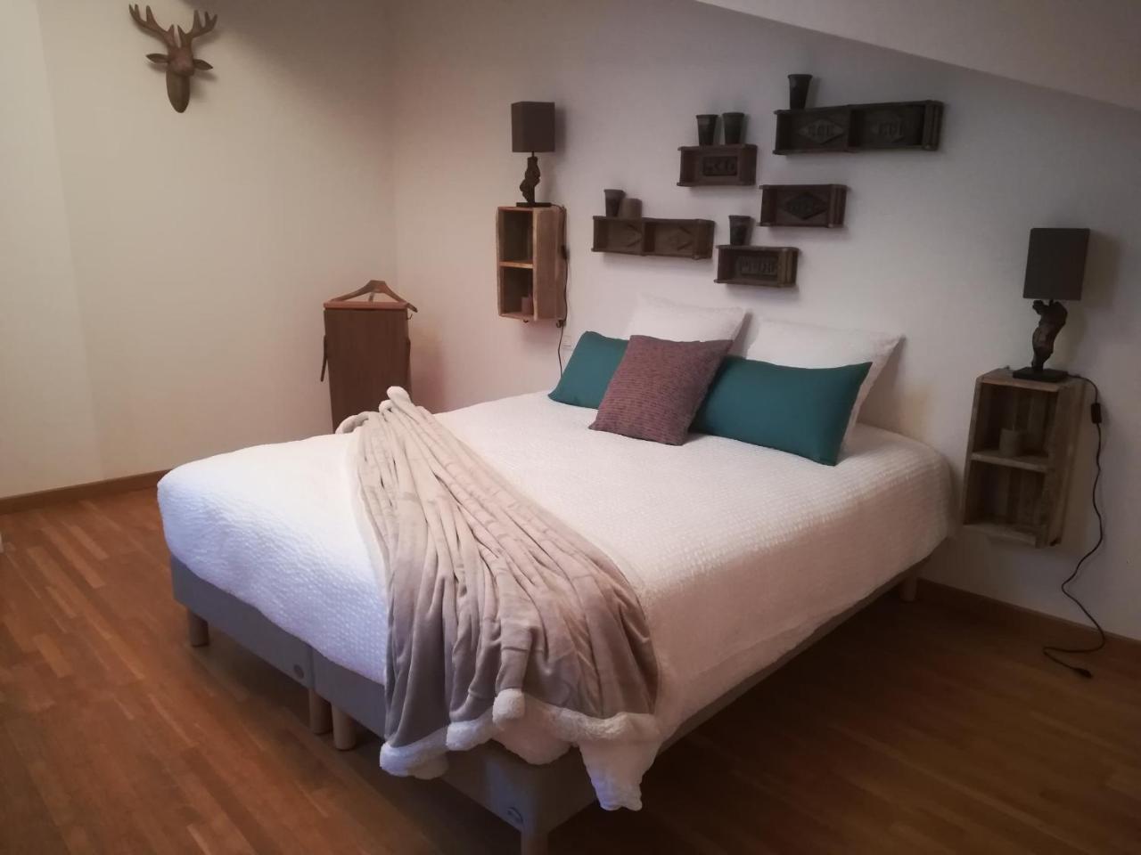 Chambre D'Hotes Les Rives De La Tronne Mer Exteriör bild